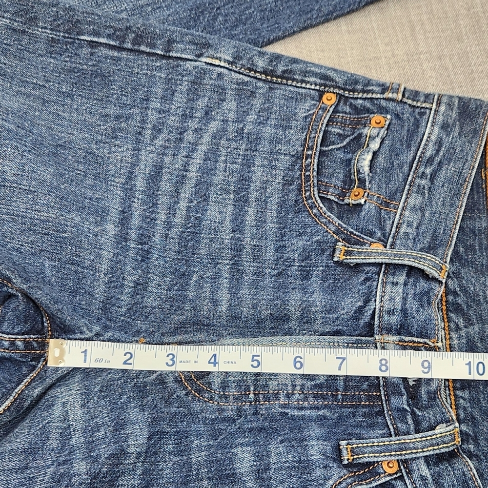 Levis 501 Button Fly Tapered 100% Cotton Distressed Style  Medium Wash Jeans. - Picture 9 of 12
